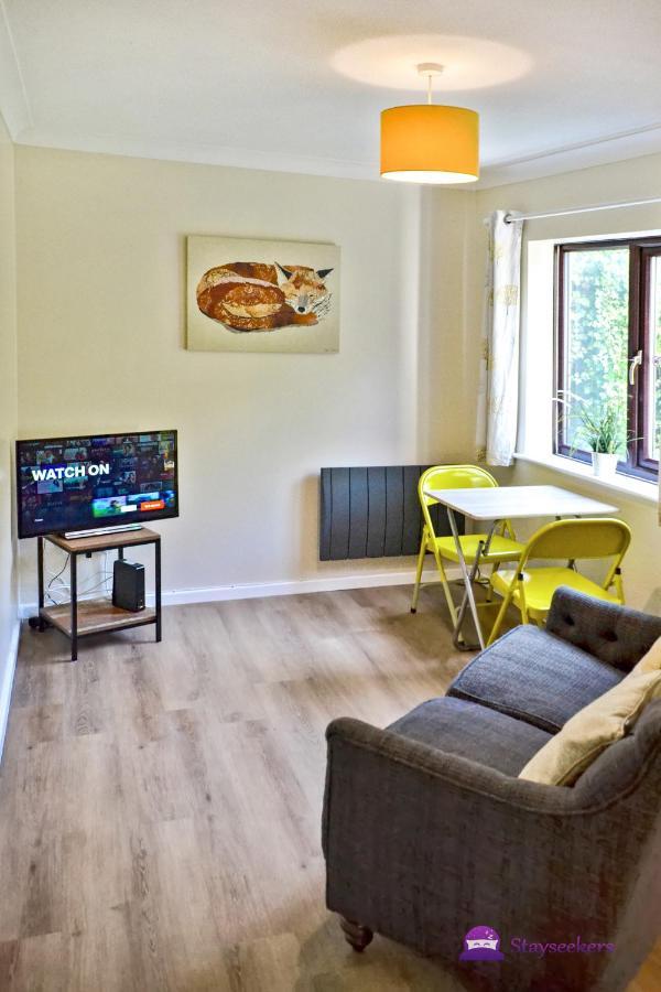 Station 1 Bed Apartment - Stayseekers ซอลส์บรี ภายนอก รูปภาพ