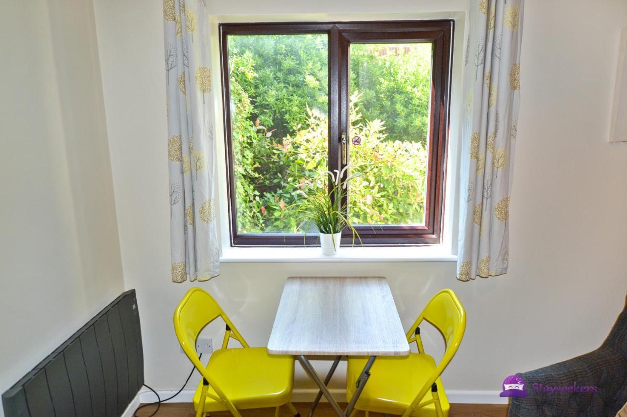 Station 1 Bed Apartment - Stayseekers ซอลส์บรี ภายนอก รูปภาพ